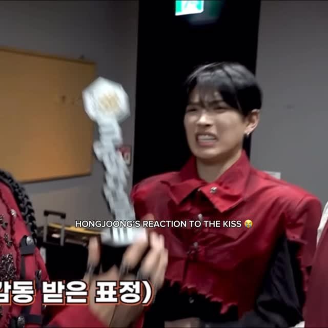 allofateez 게시물 이미지: HIS REACTION HAS ME CRYING 😭😭 

#ateez...
