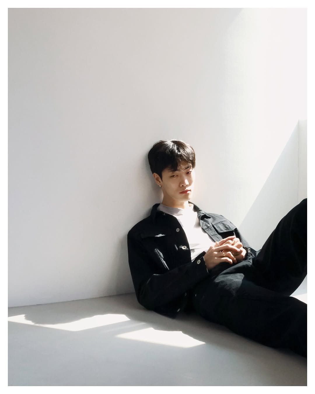 Photo shared by 알티드웹[all:tid web] on March 26, 2025 tagging @kangjungseok.official.
