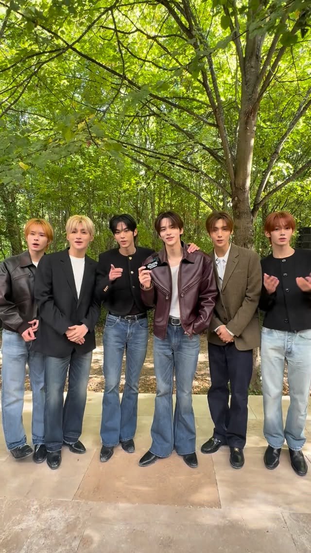 allurekorea 게시물 이미지: 바지 핏 예술인 6인의 미남이 얼루어를 찾았대요. 셀린느 쇼장에서 만난 앰배서더,...