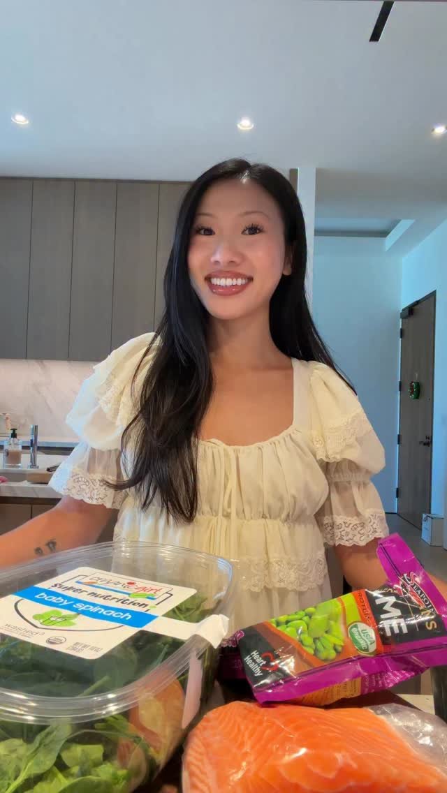 allyqueeks 게시물 이미지: So good 🌞 dress is @forloveandlemons :)...