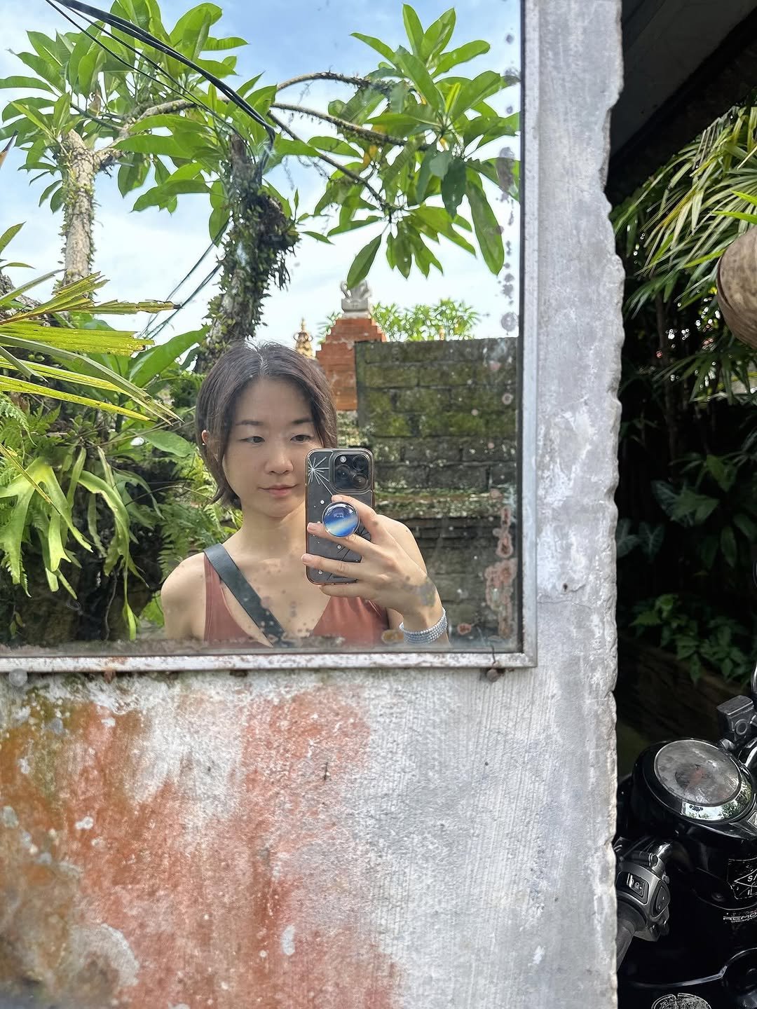 Photo by 융 Ashley on November 23, 2025. May be an image of mirror, angel's trumpet and text.