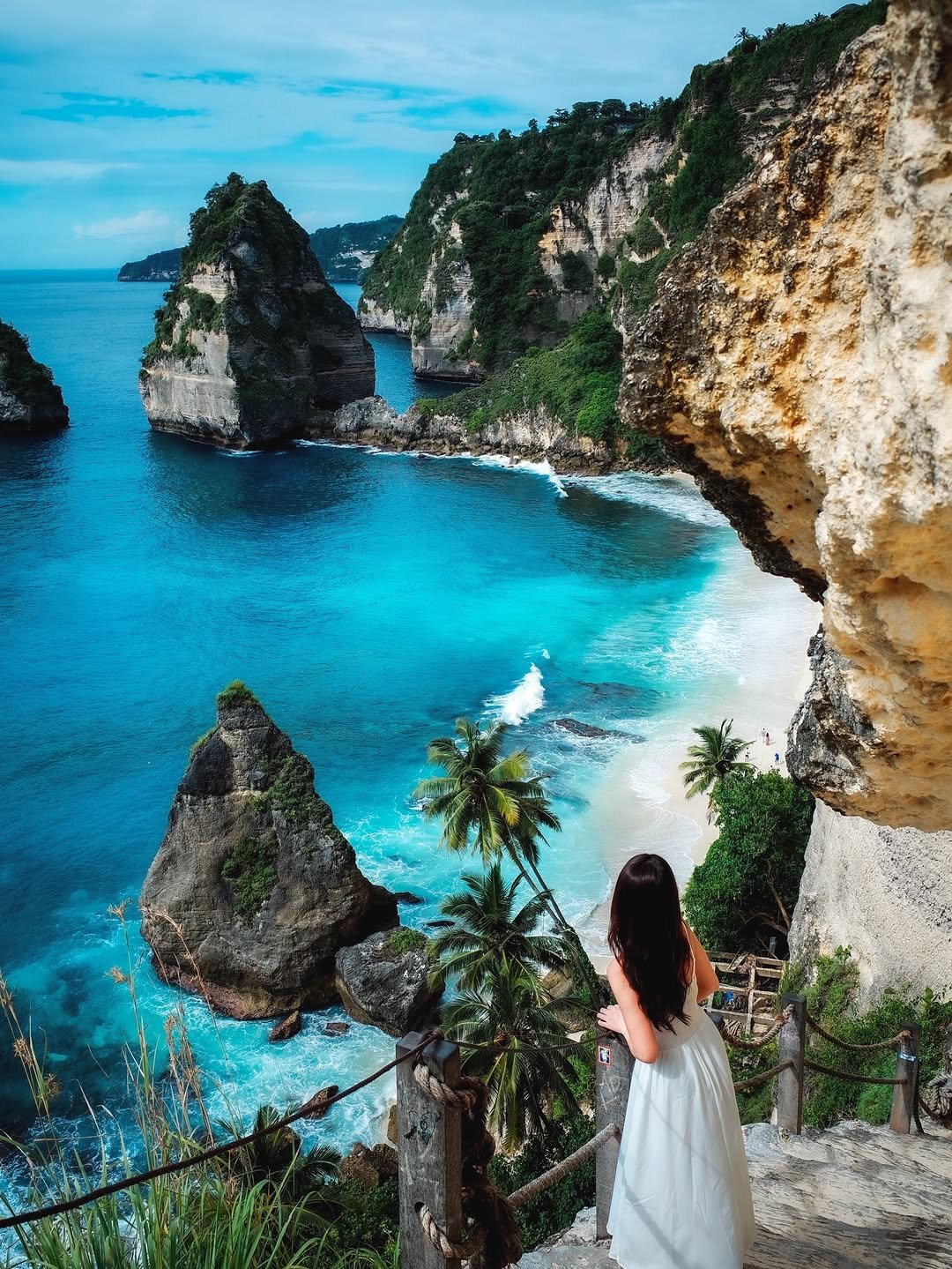 Photo by 다현 | 감성여행가 on February 21, 2026. May be an image of Tanah Lot, outdoors and text.