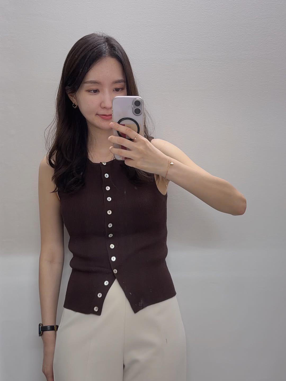 alphamom_i 게시물 이미지: 벌써 일 년의 허리를 베어

일 년 절반이 지나간다는 사실
시간이 너무 빨라서...