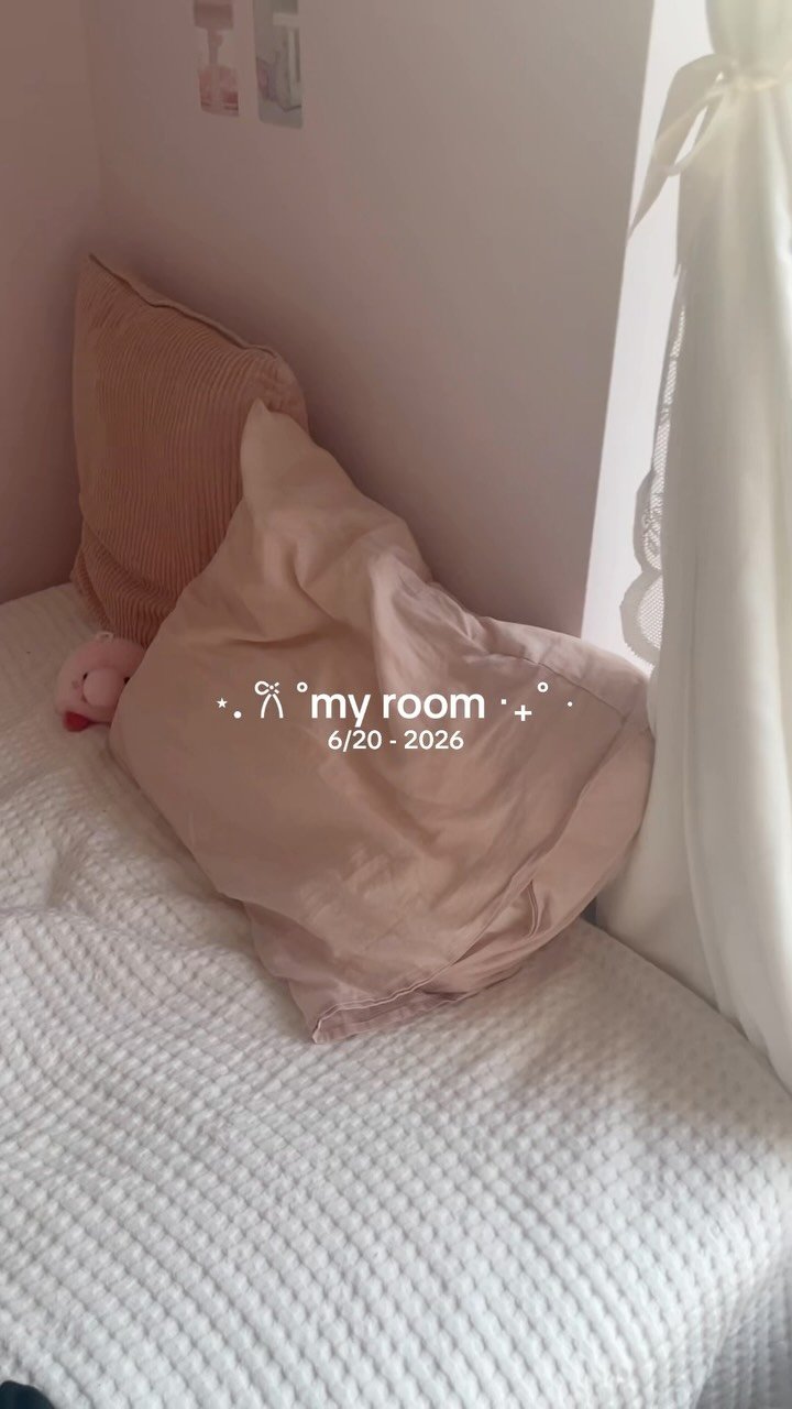 aluvlyna 게시물 이미지: Pinky room tour 💞

🏷️: room tour, bits of my...