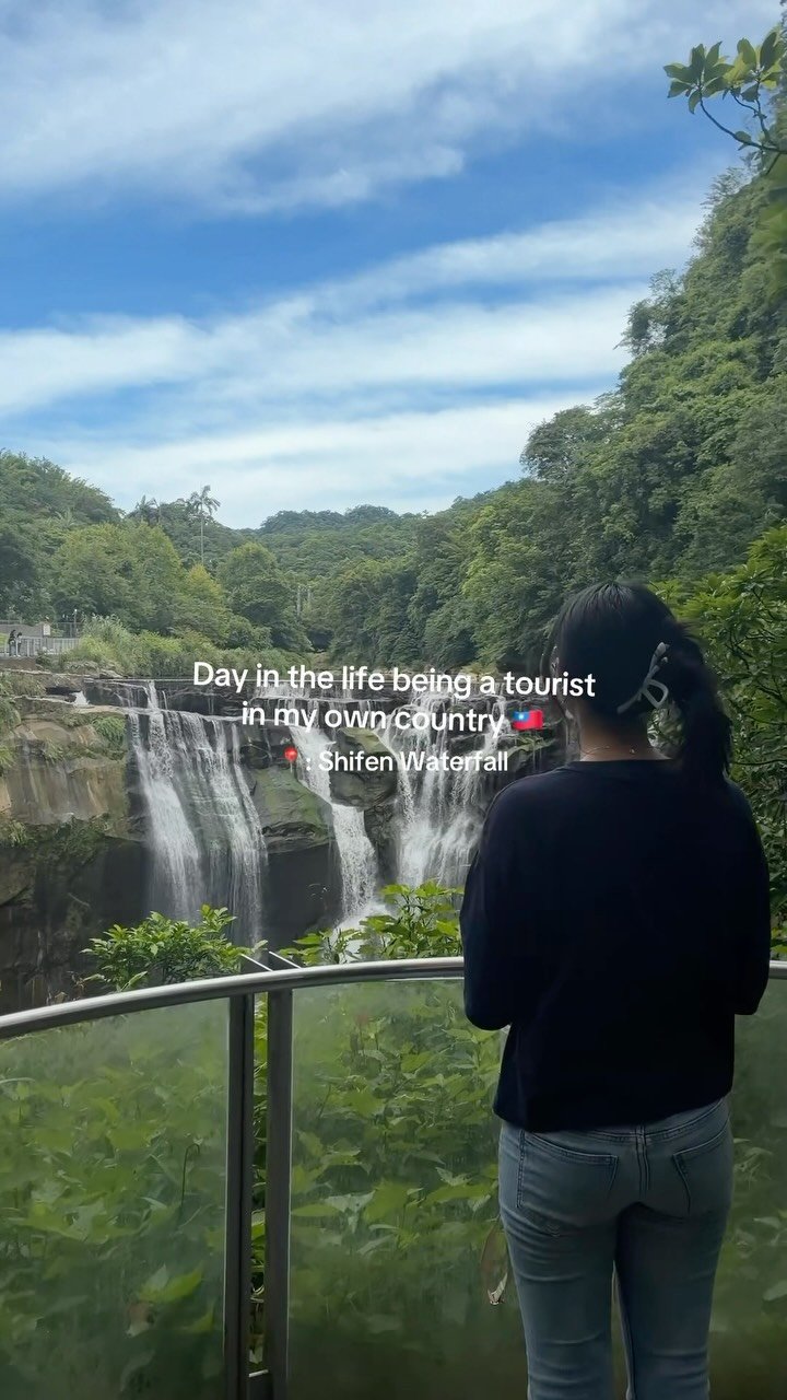 aluvlyna 게시물 이미지: Day in the life being a tourist at my own...