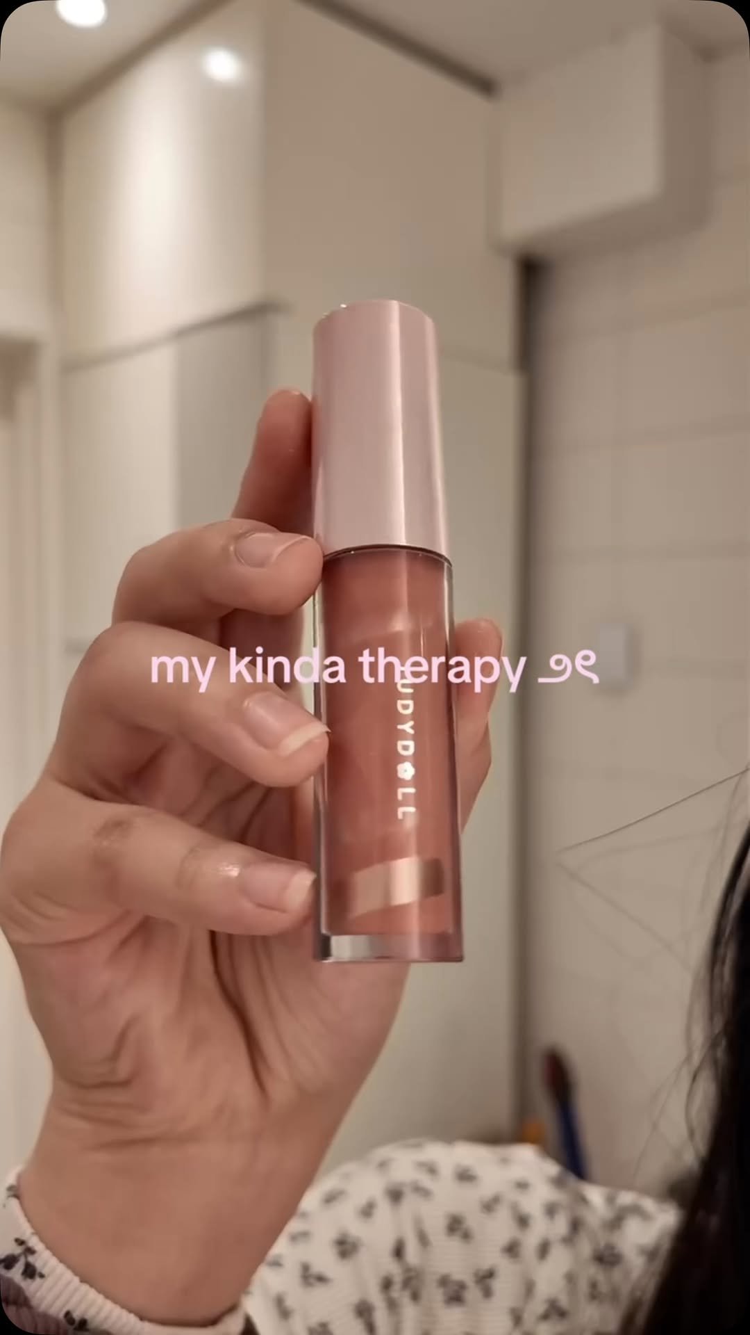 aluvlyna 게시물 이미지: Getting ready & doing my makeup 🌸

🏷️: my...
