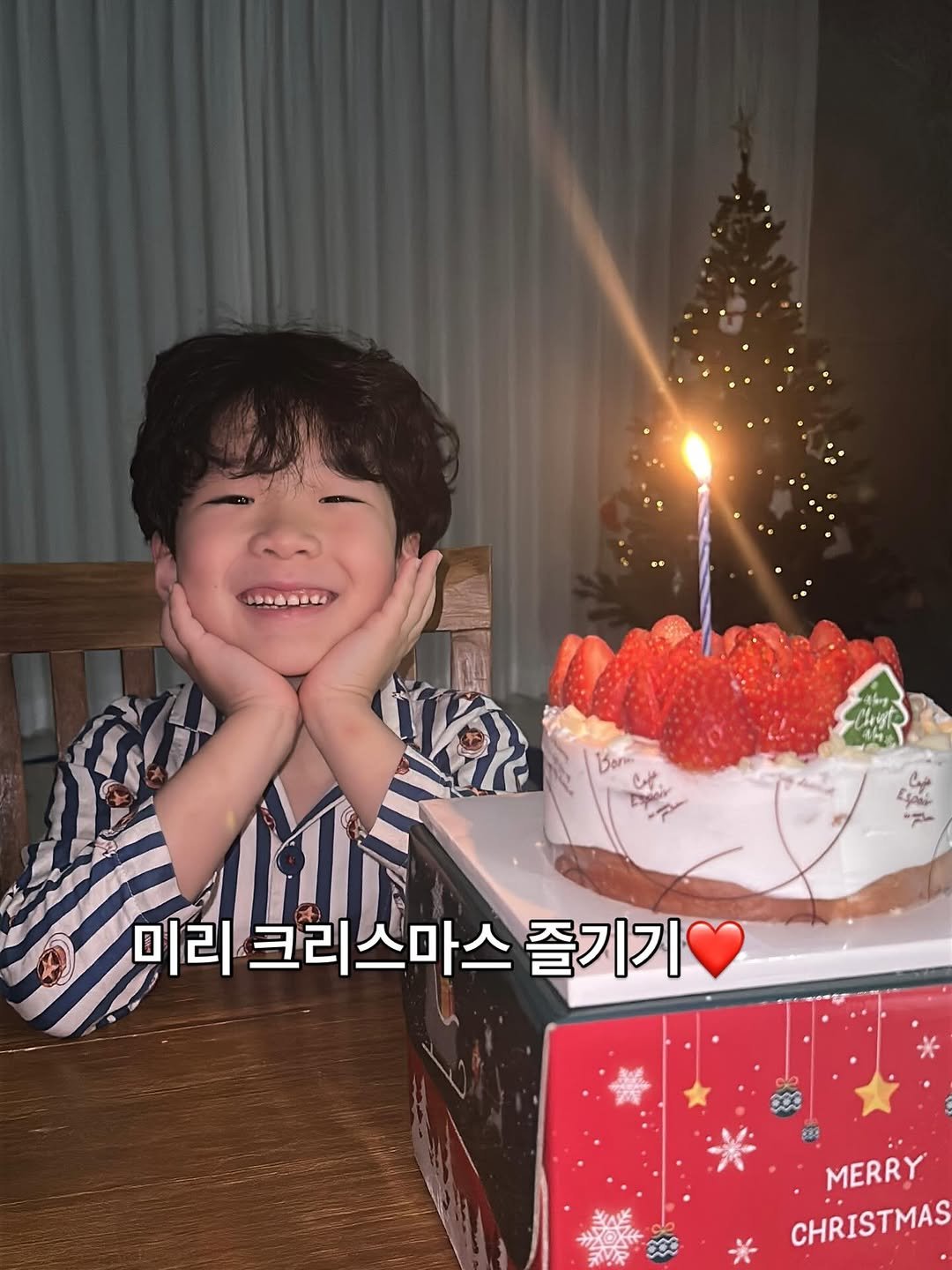 Photo by 슬기로운엄마생활 on December 08, 2025. May be an image of cake, candle and text.