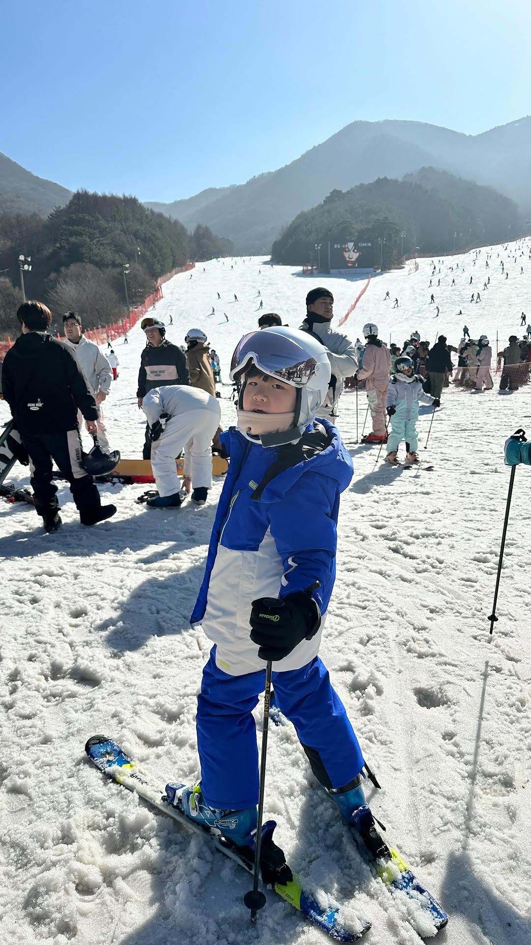 always_pponyo 게시물 이미지: 처음엔
저기서 내려오면 다칠까 봐
내가 더 긴장했는데

아이는 생각보다 잘...