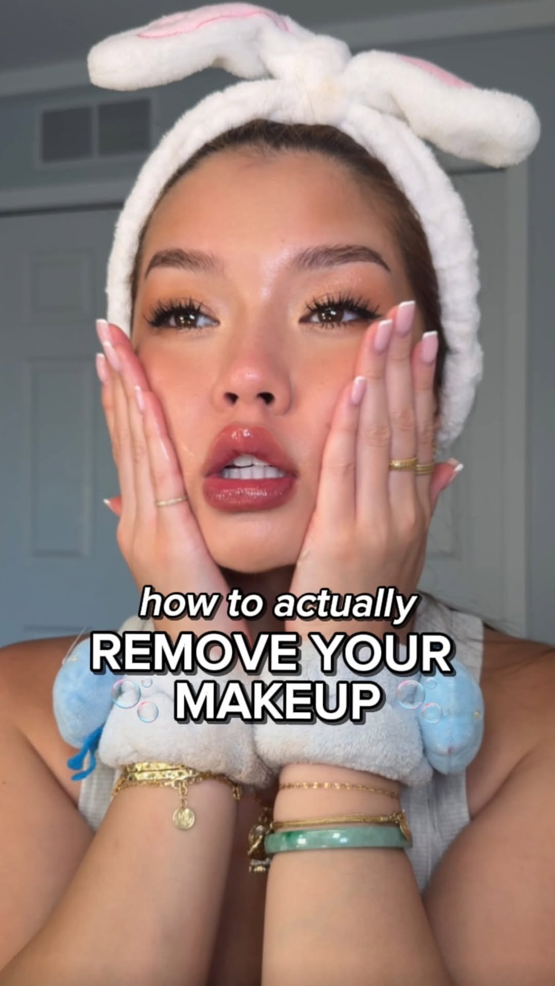 alxandra 게시물 이미지: how to WASH YOUR MAKEUP OFF properly!...