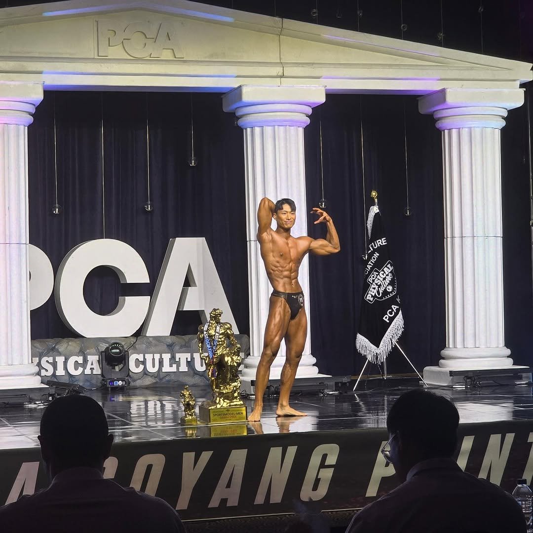 Photo shared by 알약크루 on October 20, 2025 tagging @choong_woo_tv. May be an image of one or more people, biceps, people bodybuilding and text that says 'URE CAT ジ Koe CA SICAOCULTU, M SICA CULT PCA জकी NG Α'.