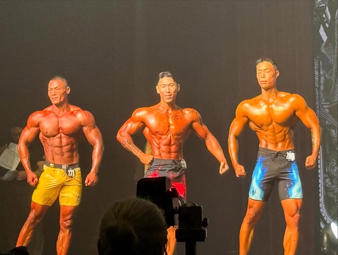 Photo shared by 알약크루 on August 31, 2025 tagging @sang.__.hyuk. May be an image of 4 people, biceps, people bodybuilding and text that says 'K'.