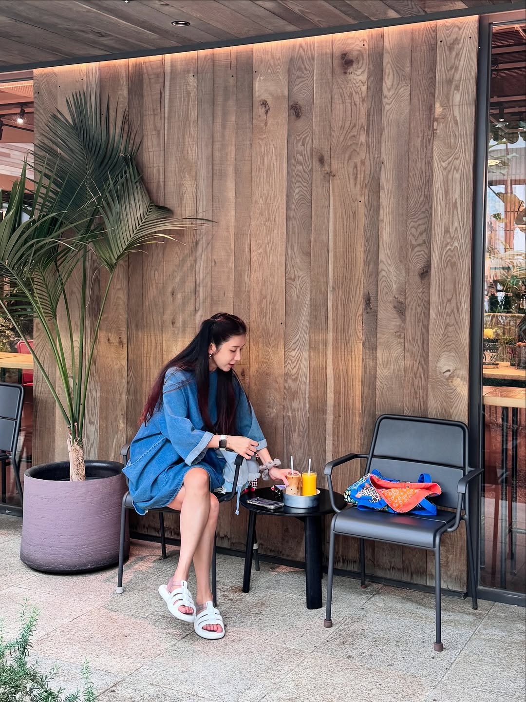 Photo by 김 아린 아린뷰 (alyn_view) on August 13, 2025. May be an image of 1 person, deck chair, cornflower, outdoors and text.