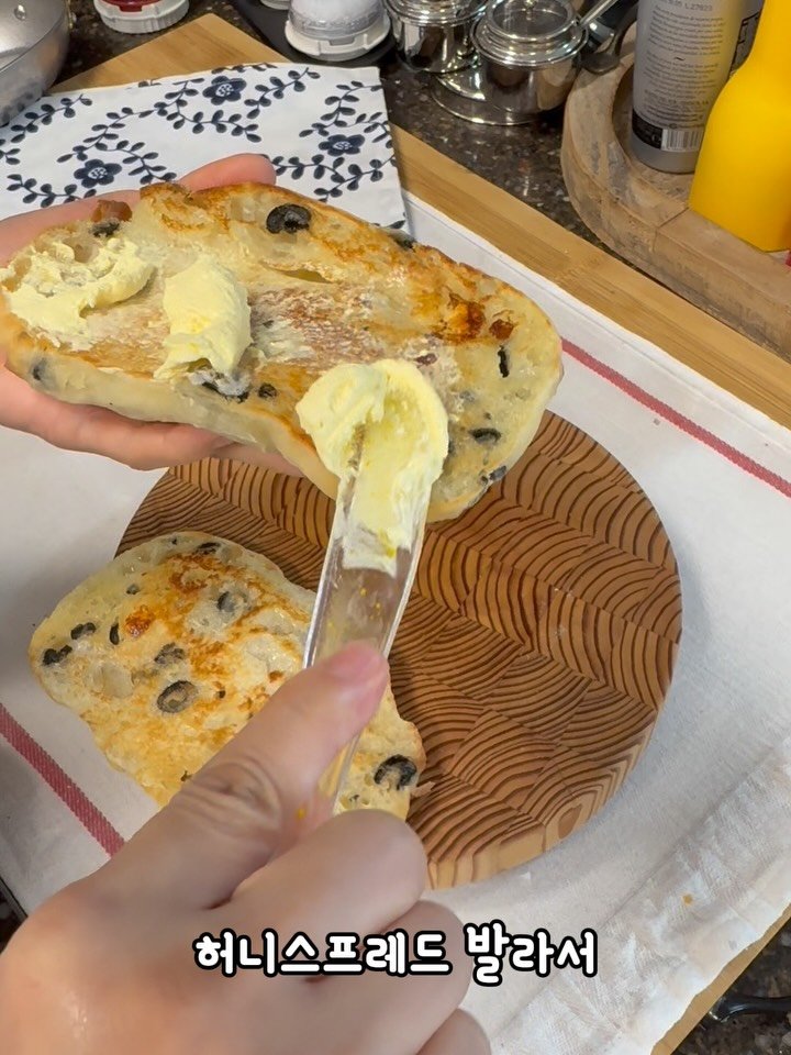 alyn_view 게시물 이미지: .
노릇하게 구운 #치아바타 에 버섯만 넣어도 너무 맛있는 #머쉬룸샌드위치
복잡한...