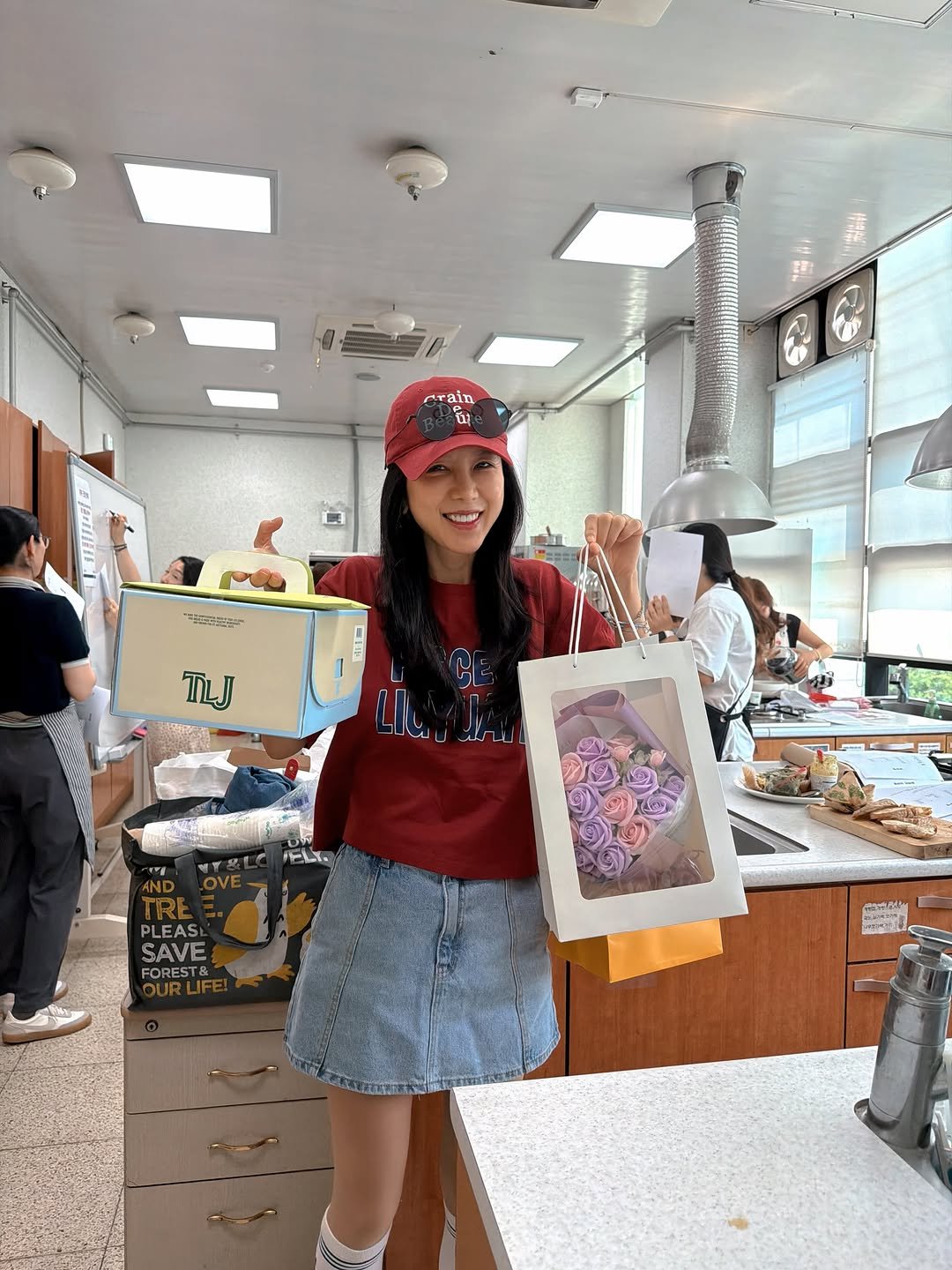 alyn_view 게시물 이미지: .
헤헷! 고마워요 언닝~
아침부터 준비해오느라 고생했을텐데
고히 간직하고 루안이랑...