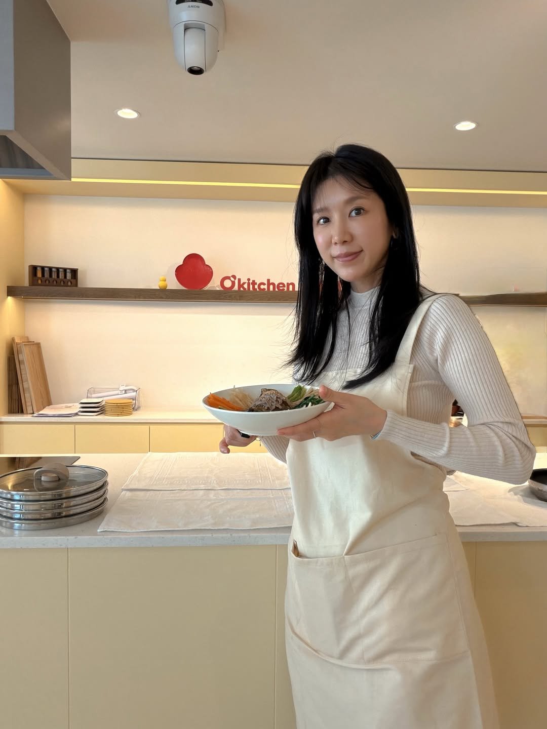 Photo shared by 김 아린 아린뷰 (alyn_view) on February 20, 2026 tagging @okitchen_studio. May be an image of sushi, apron, pot and text.