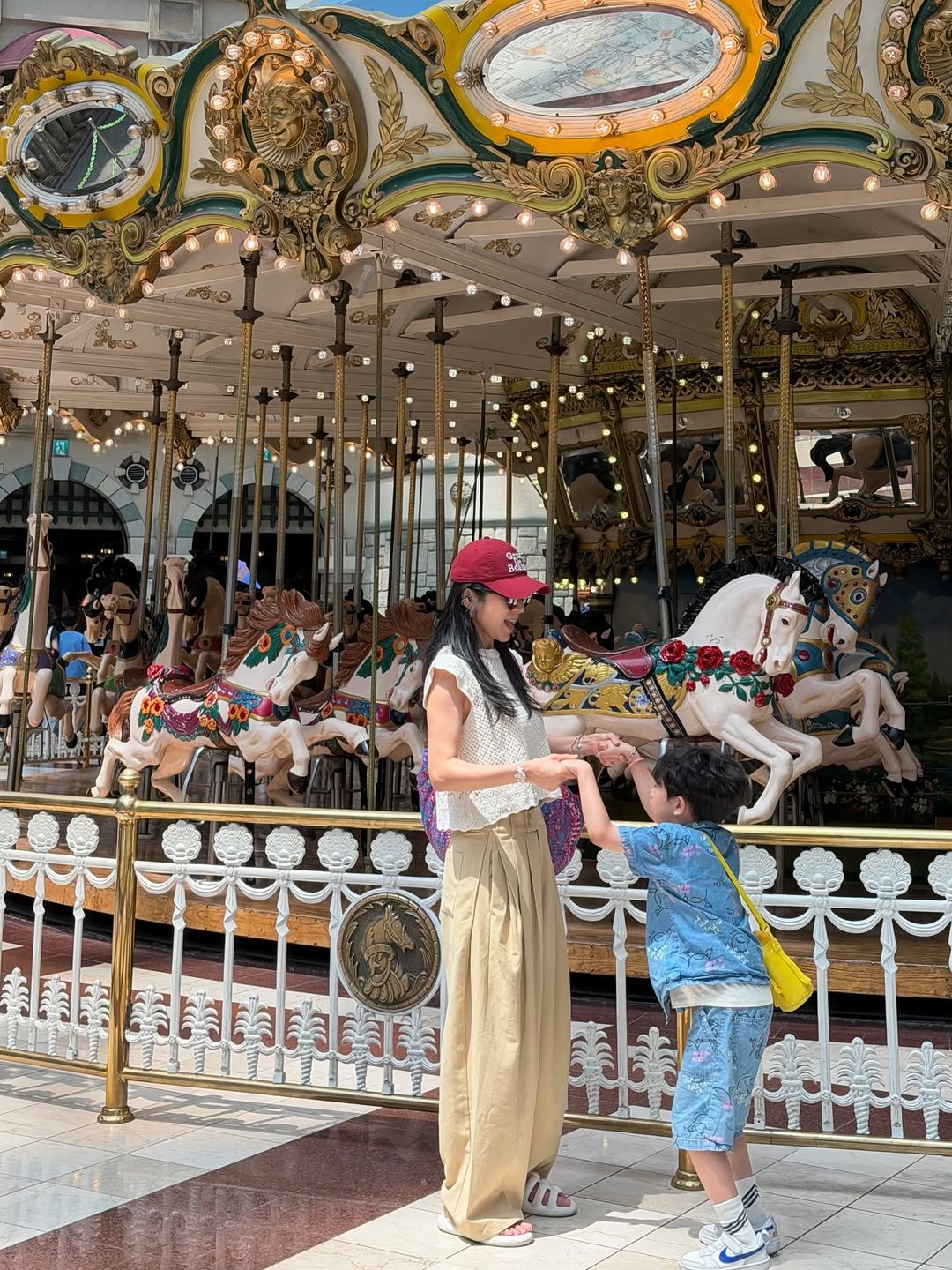 alyn_view 게시물 이미지: .
롯데월드 노래를 불러서 엄마 생일날 널위해 #롯데월드
다 컸네요 
혼자 바이킹도...