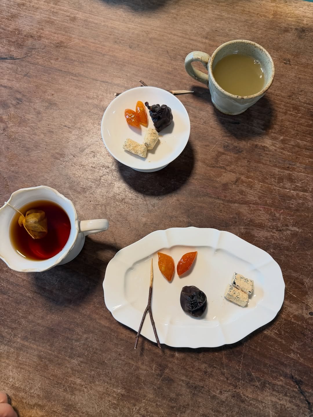 Photo shared by 김 아린 아린뷰 (alyn_view) on December 14, 2025 tagging @yedam_ga, and @plus_aca_. May be an image of chinaware, tea, tableware and text.