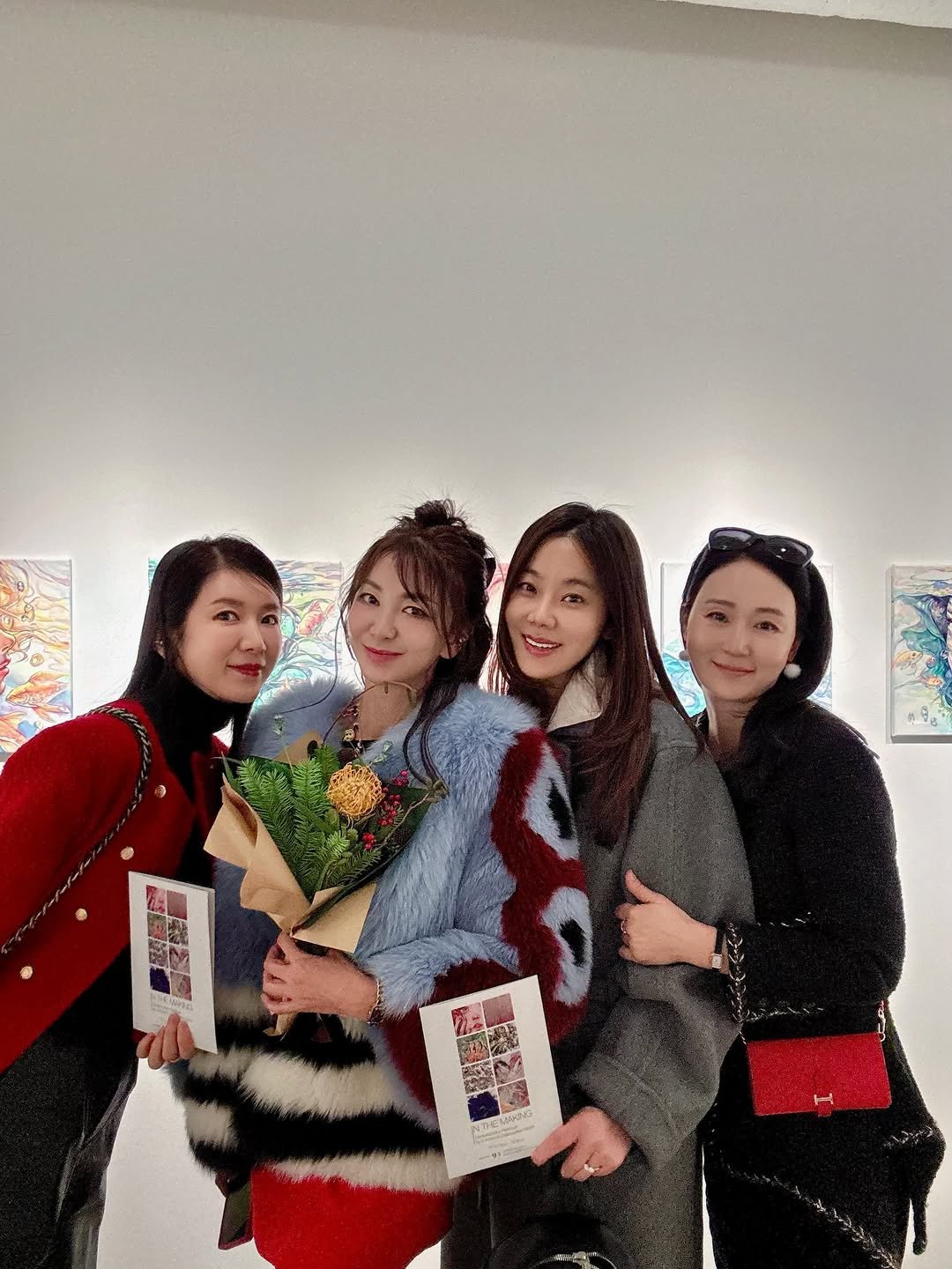 Photo shared by 김 아린 아린뷰 (alyn_view) on December 21, 2025 tagging @4c_diamond, and @bennyblue_60. May be an image of one or more people and text.