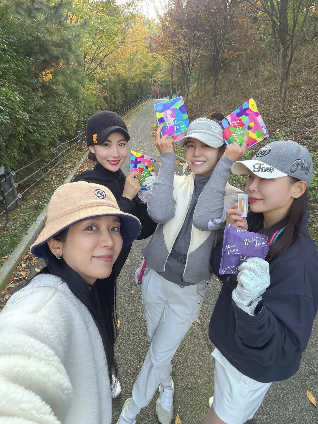 Photo shared by 김 아린 아린뷰 (alyn_view) on November 07, 2025 tagging @yooha_eun, and @genie__golf. May be an image of golf, park and text.