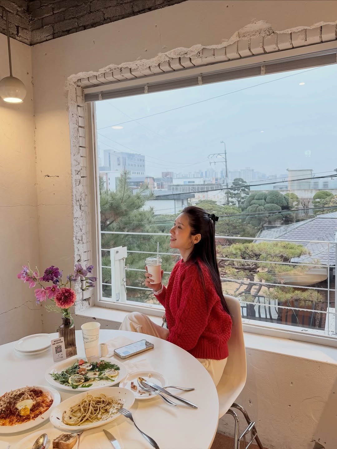 Photo shared by 김 아린 아린뷰 (alyn_view) on December 23, 2025 tagging @growers_official. May be an image of dining table and text.