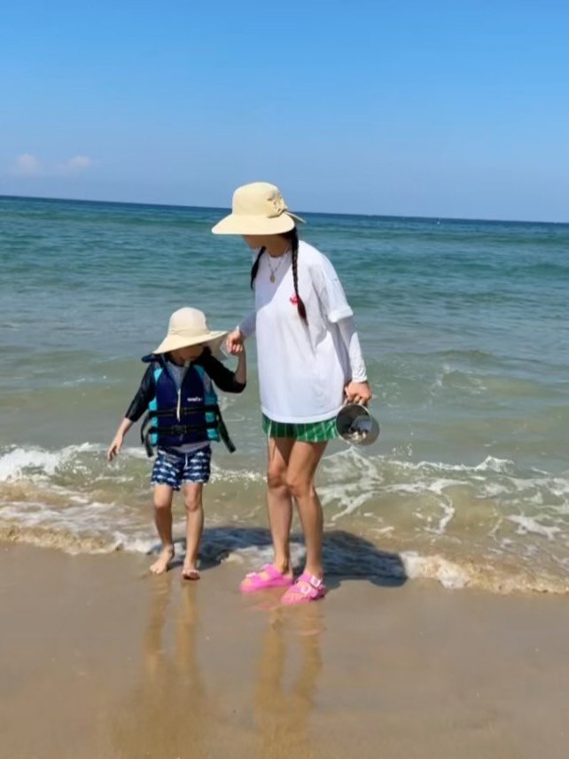 alyn_view 게시물 이미지: .
바다가면 예쁘고 뭐고 다 필요없이 편한게 최고
막입고 상해도 괜찮은게...
