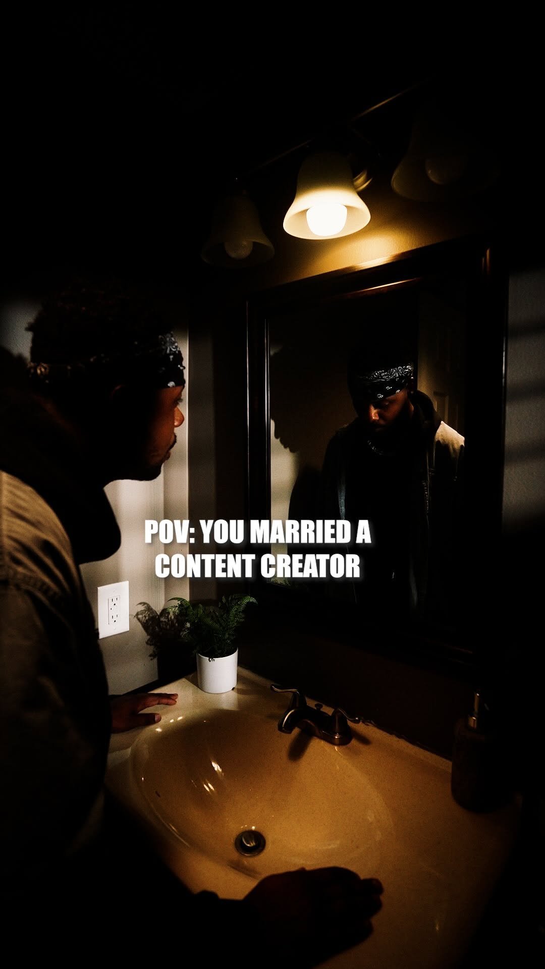 amarancreators 게시물 이미지: POV: You married a content creator 😅

Had to...