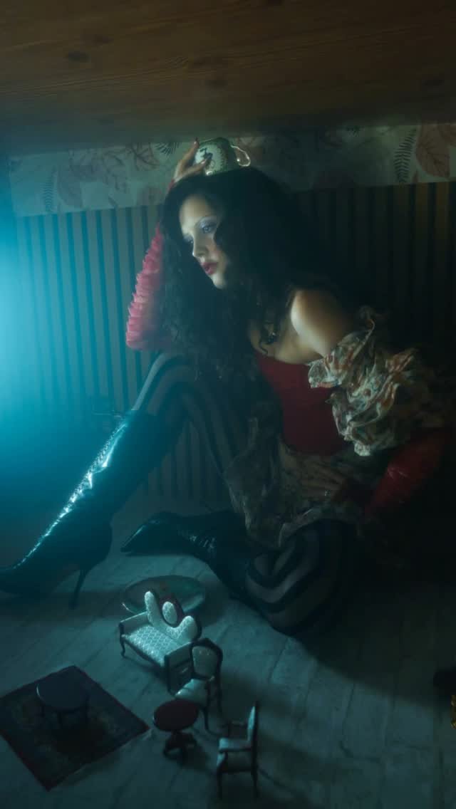 amarancreators 게시물 이미지: Lighting tutorial for the dollhouse set with...