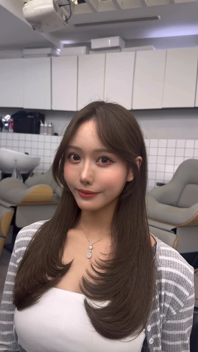 amatokyo_hiroto 게시물 이미지: 似合う髪型がわからない
横顔が可愛くならない
顔周りが割れるなどのお悩み改善します🩵

しっか...