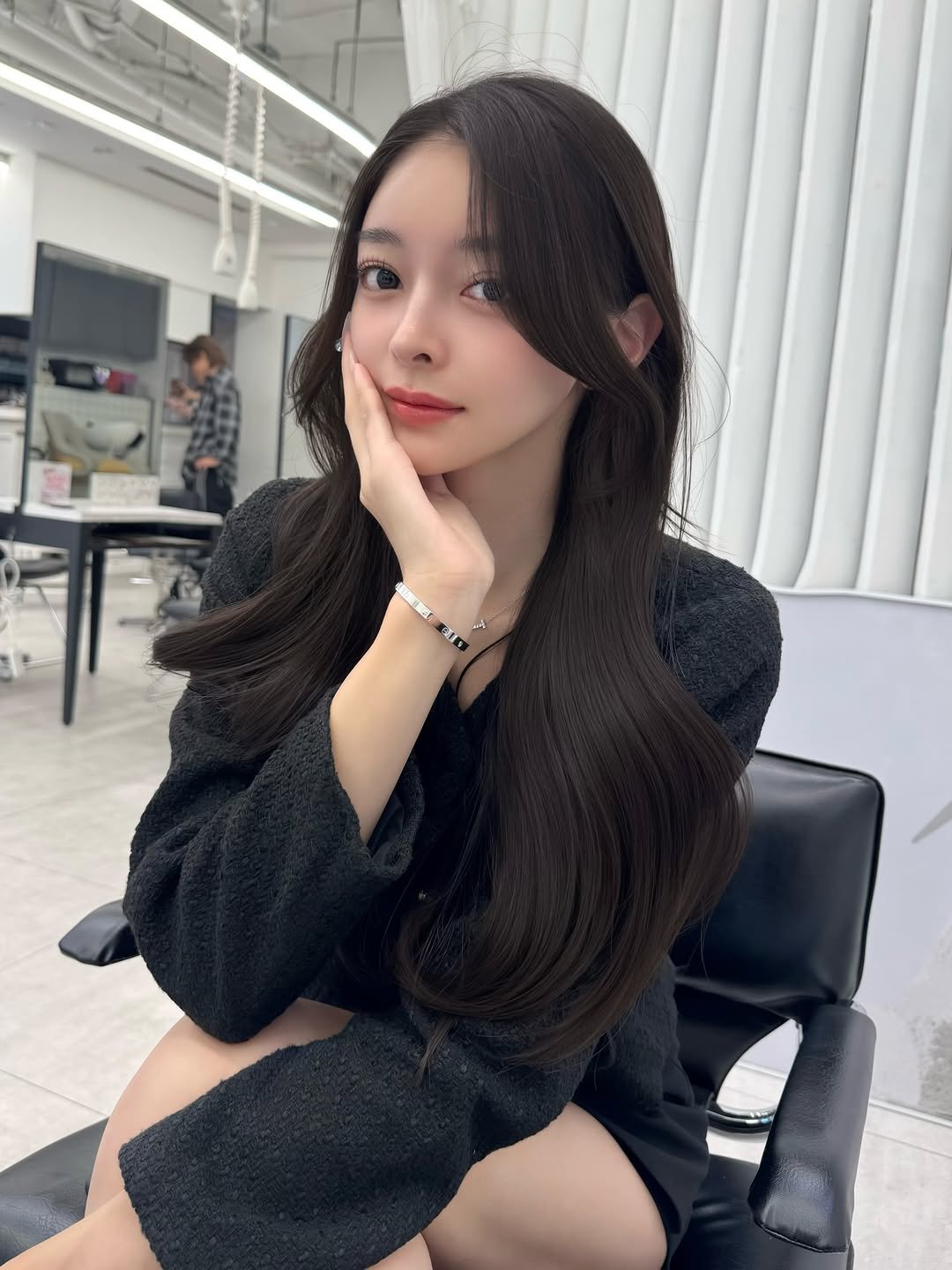 Photo by 顔周りカット/前髪/レイヤーカット/表参道/高島大登 on November 29, 2025. May be an image of one or more people, hair, top and text.