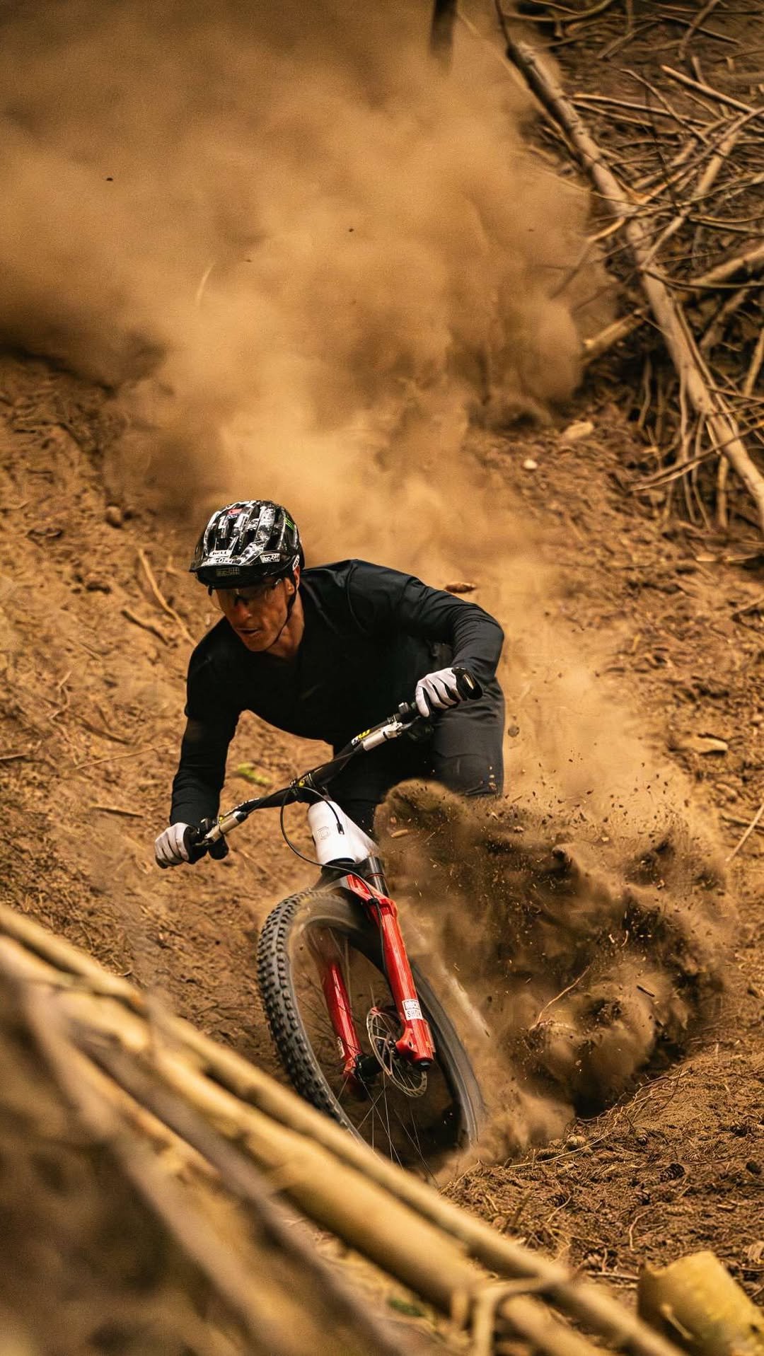 amaurypierron4 게시물 이미지: NZ New E @commencalbikes⚡️ back stage by...