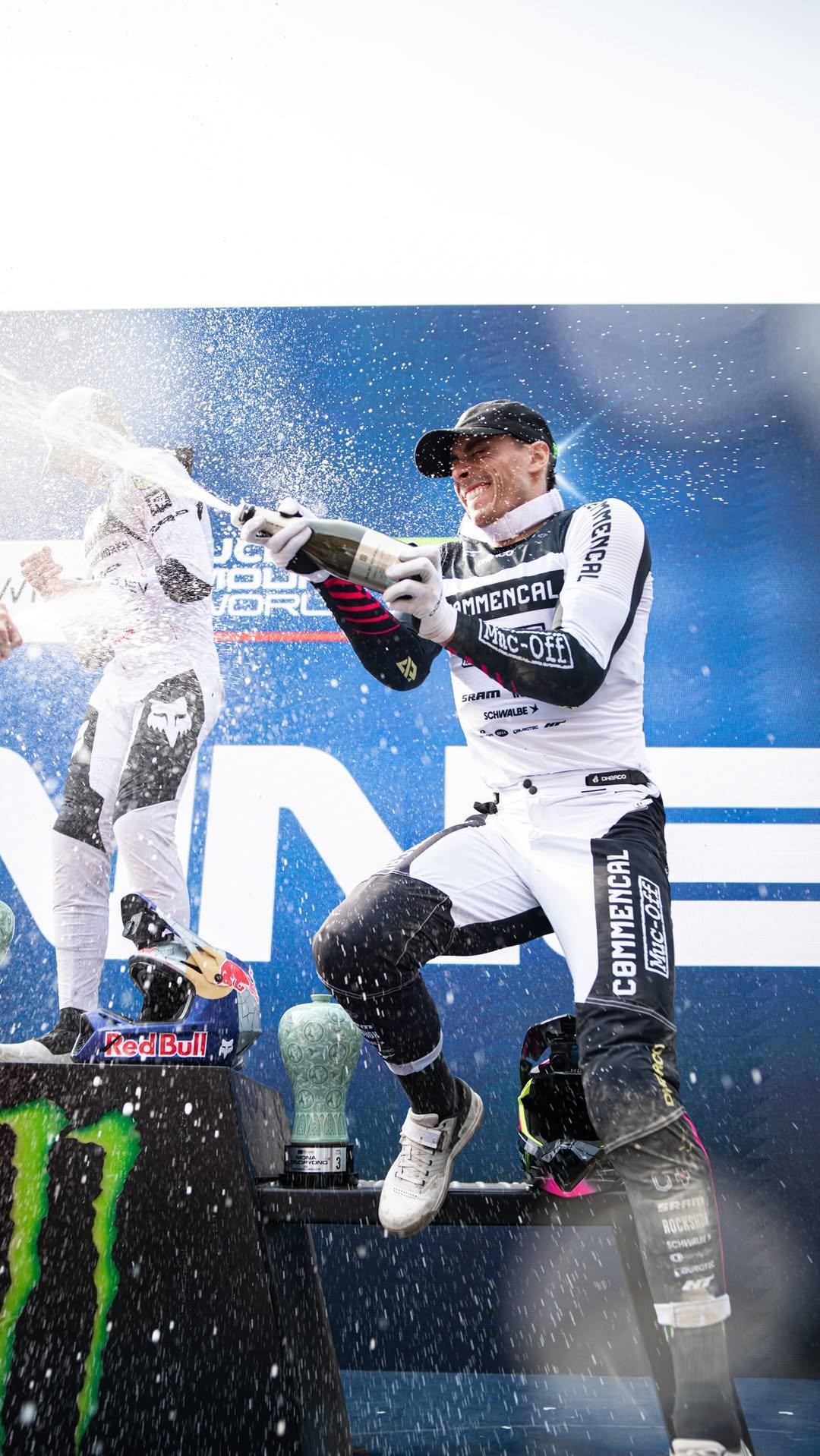 amaurypierron4 게시물 이미지: P3 with a crash… still up there. Big props to...