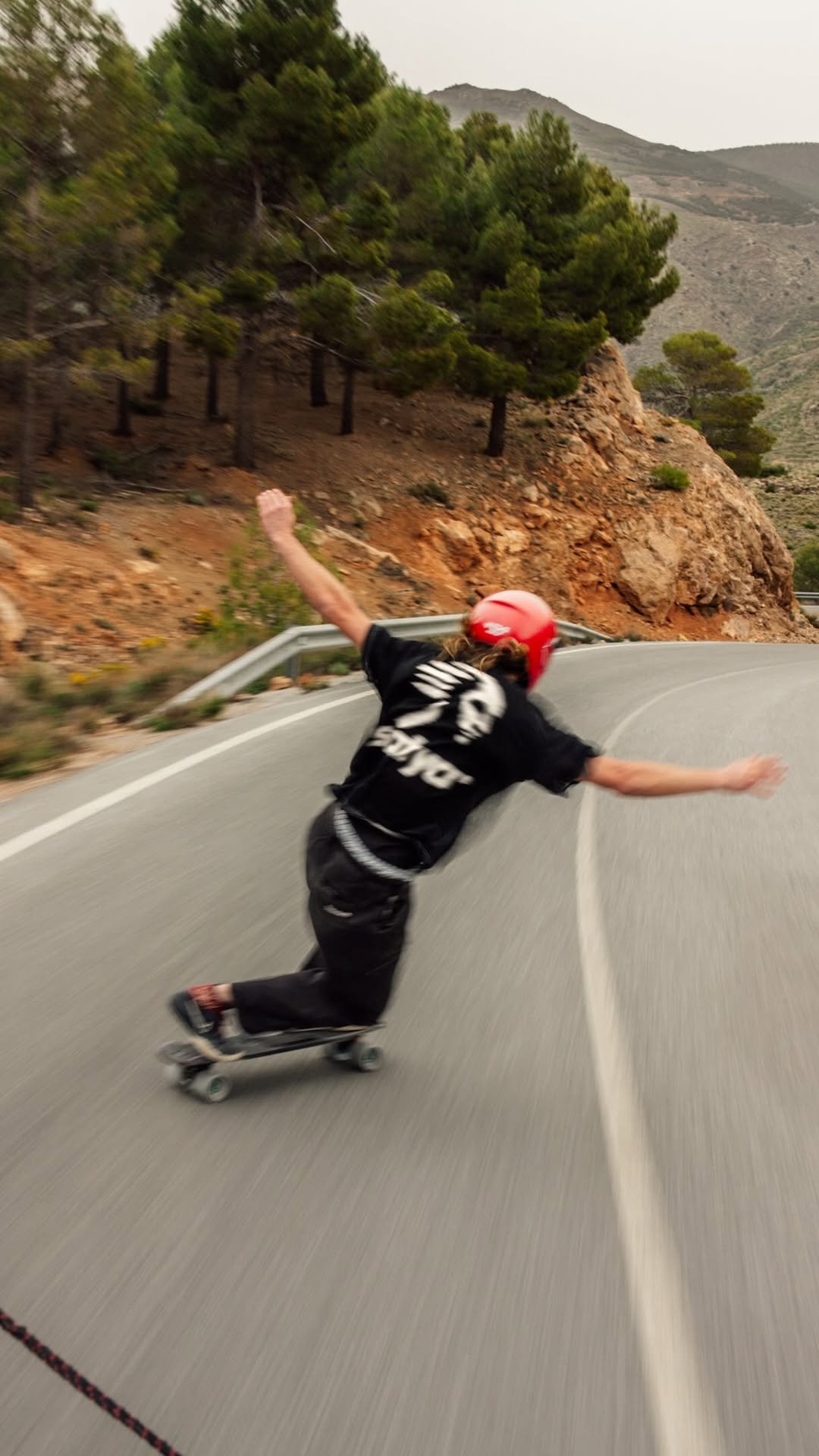 ambroisetrt 게시물 이미지: Mental battle at ~96 km/h (60mph) 

This might...