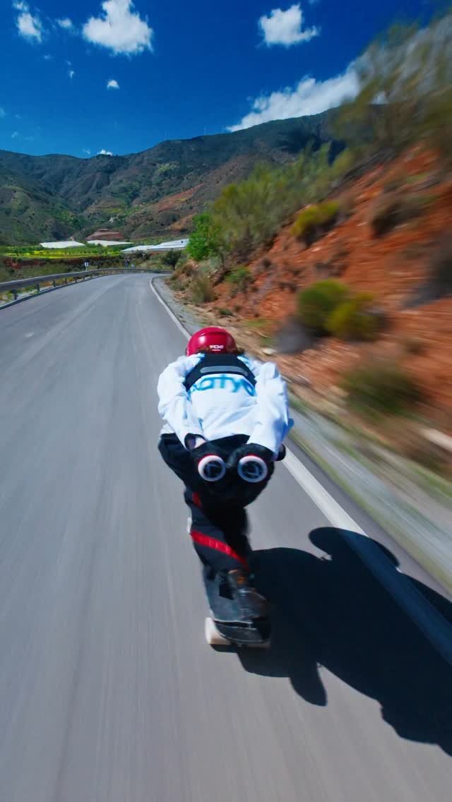 ambroisetrt 게시물 이미지: 90 km/h into the corner 🎢

Filmed by :...