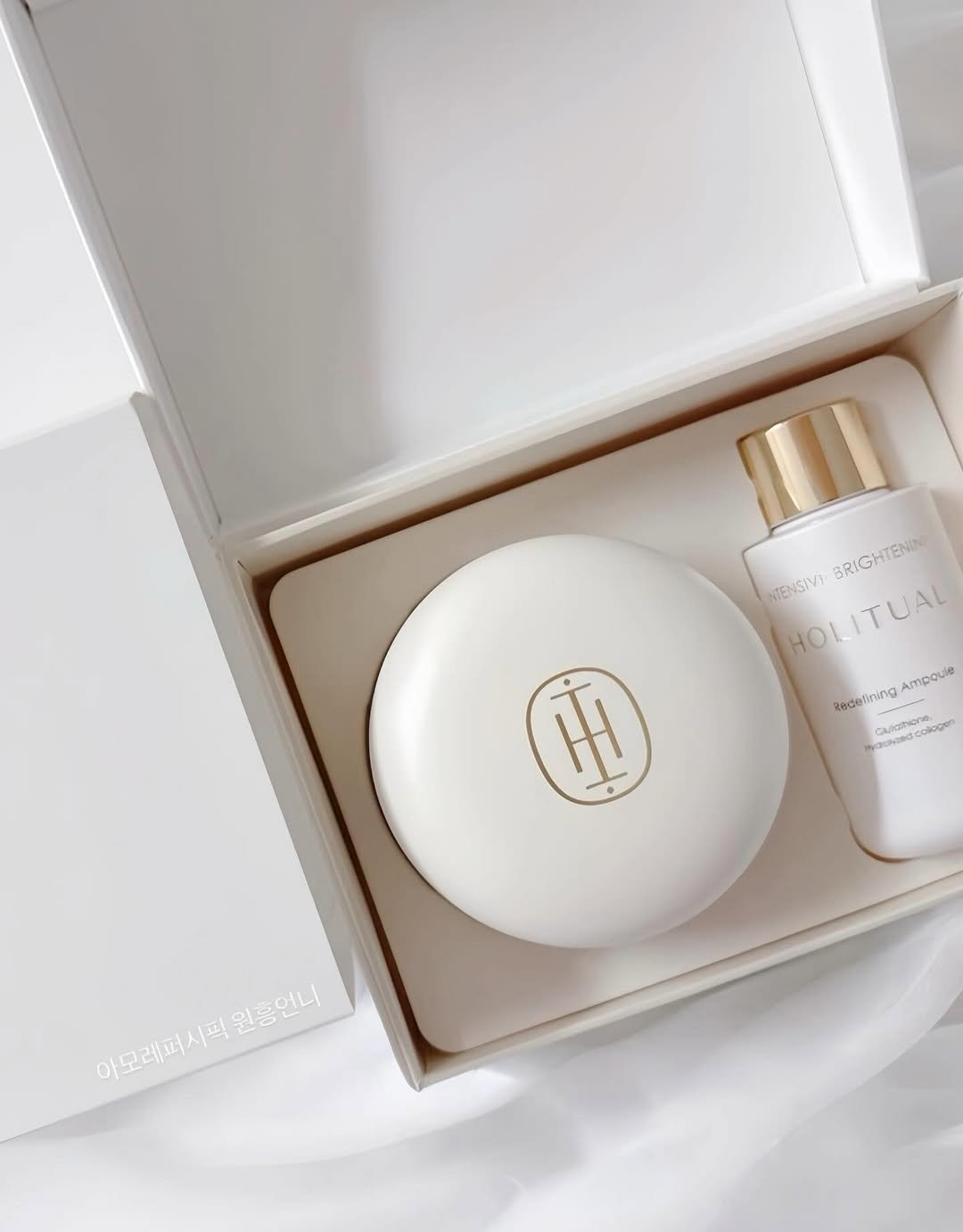 Photo by 소개와 재구매가 많은곳 ♥️아모레퍼시픽 원흥언니♥️ on December 17, 2025. May be an image of hair product, fragrance, cosmetics, perfume, lotion, hand cream and text.