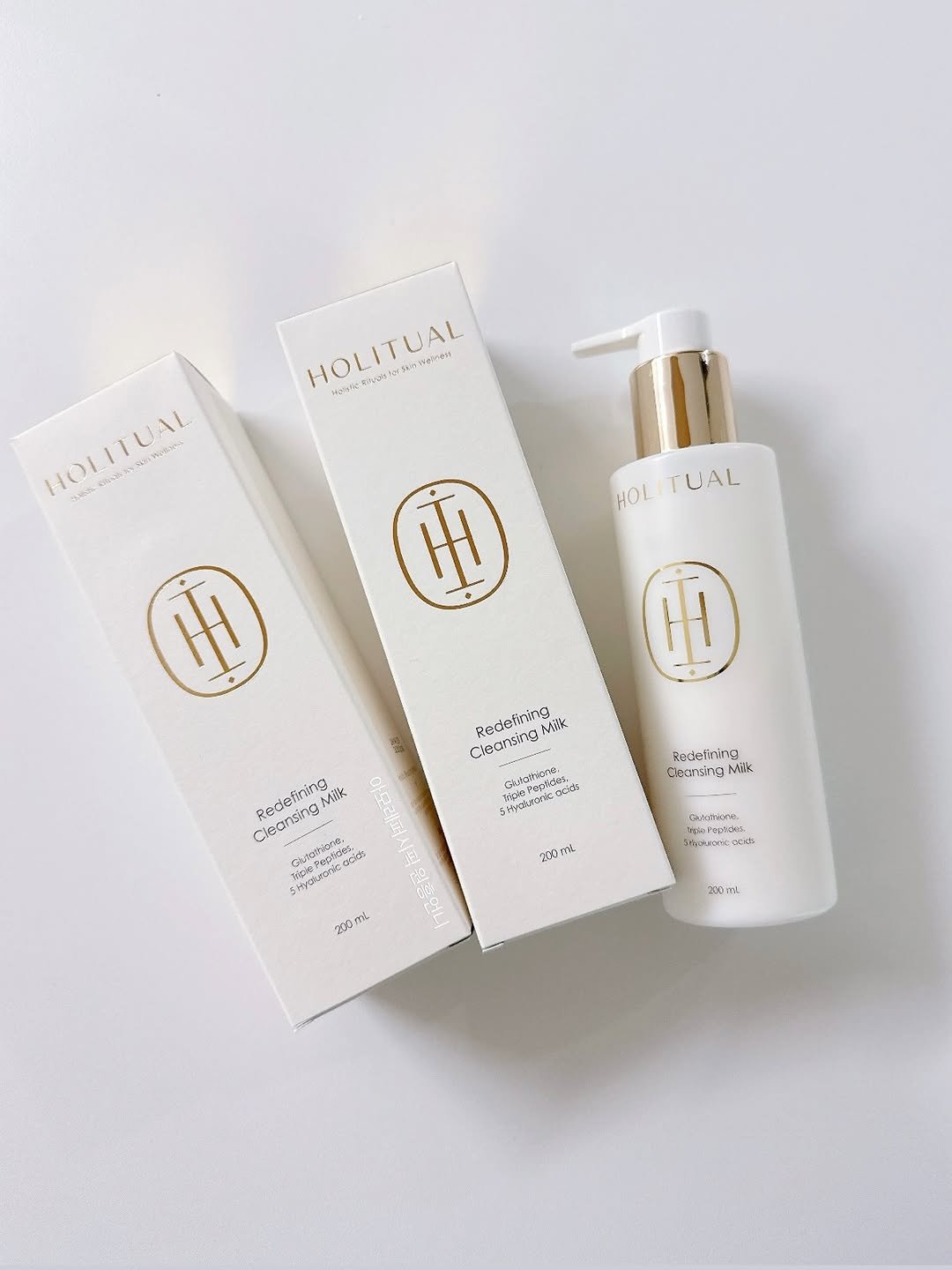 Photo by 소개와 재구매가 많은곳 ♥️아모레퍼시픽 원흥언니♥️ on January 16, 2026. May be an image of one or more people, makeup, hair product, fragrance, lotion, hand cream and text.