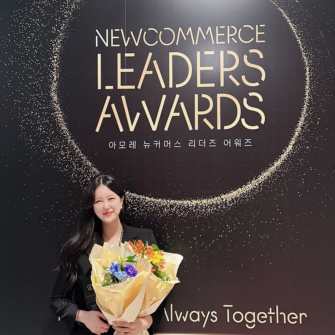 amore_wonheung_unni 게시물 이미지: 저 상받았어요🥹❤️❤️

연간 행사 중 가장 큰 행사인 아모레퍼시픽 시상식
<...