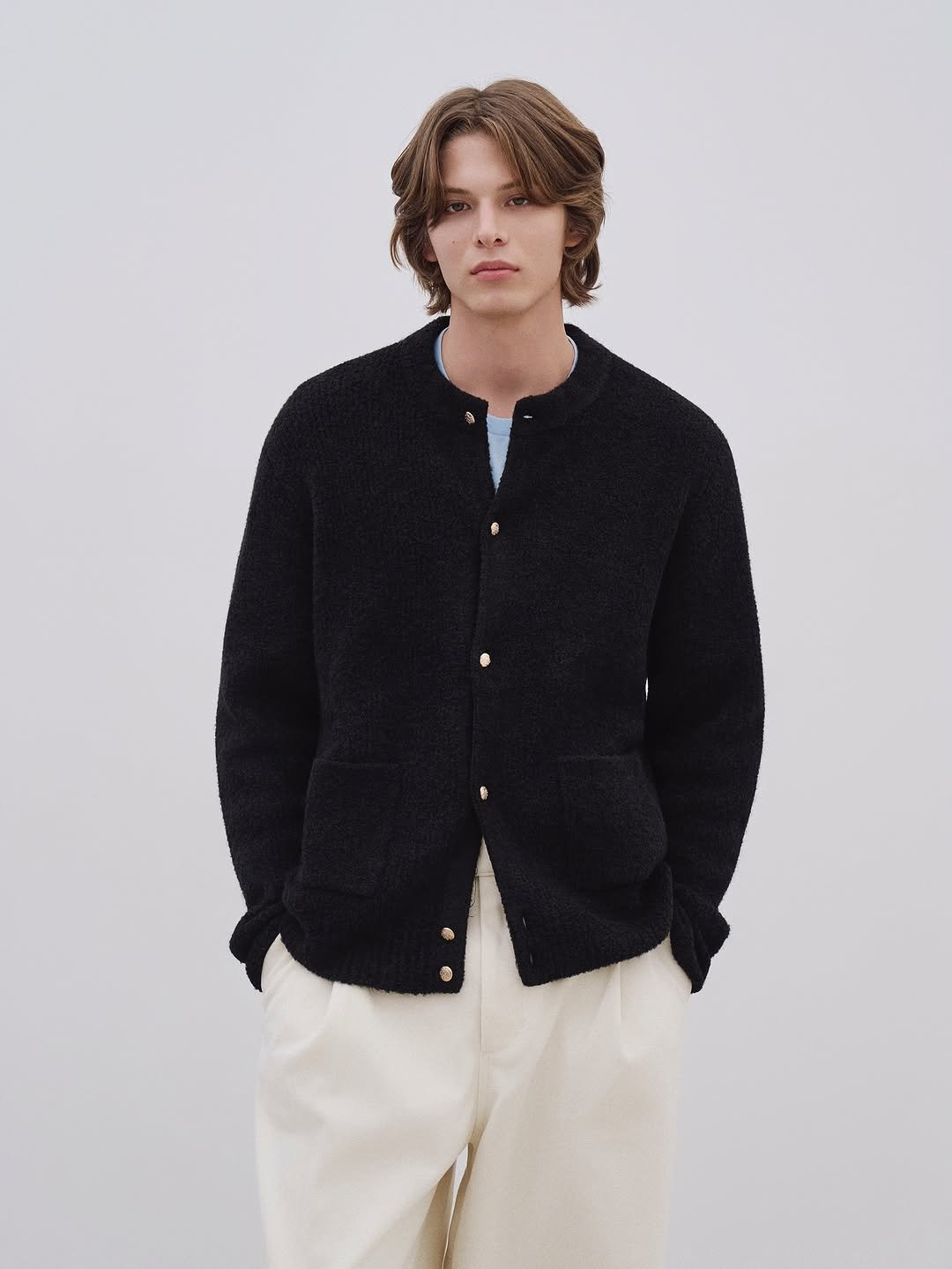 Photo by AMOUPRE 아모프레 on November 13, 2025. May be an image of duffle coat, overcoat, sweater, cardigan, fleece and text.