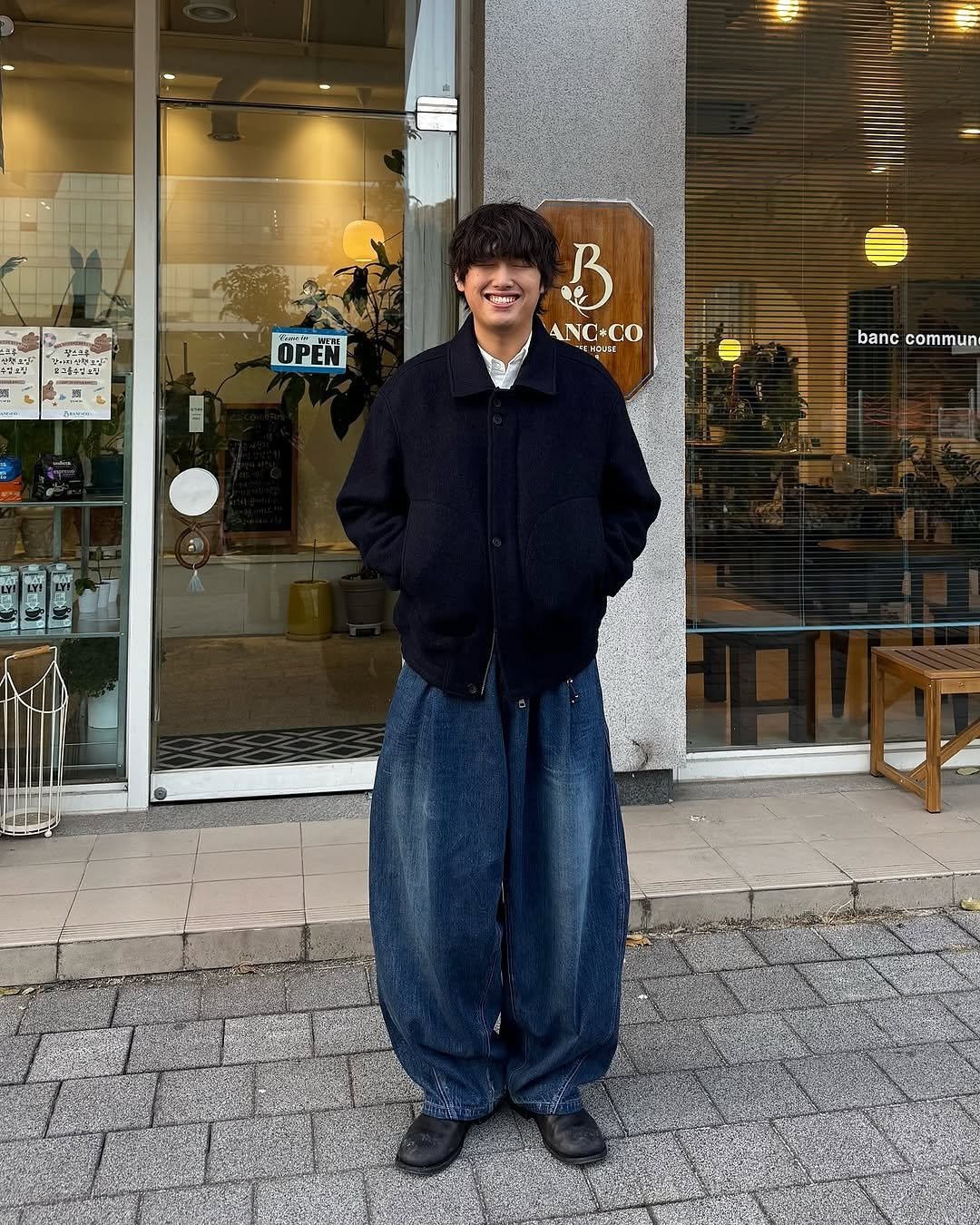 Photo by AMOUPRE 아모프레 on December 01, 2025. May be an image of standing, duffle coat, parka and text.