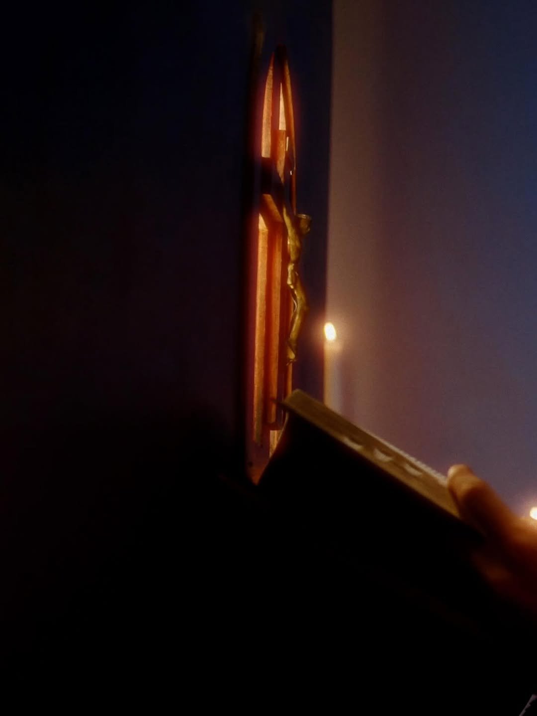 Photo by 앰퍼샌드원 (AMPERS&ONE) on March 17, 2026. May be an image of candle, lightbulb and text.