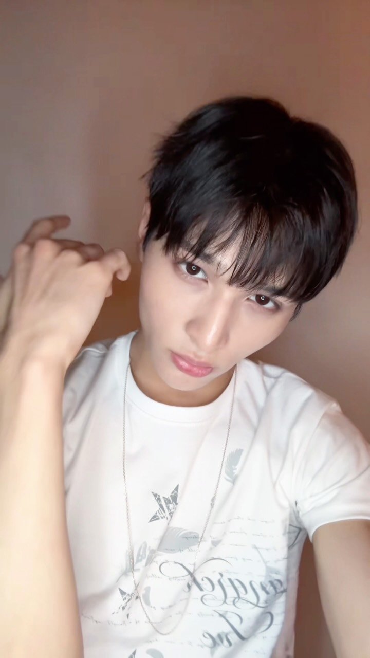 ampersandone_official 게시물 이미지: D-D-D-J-J-J

#앰퍼샌드원 #AMPERSANDONE #MACKIAH...