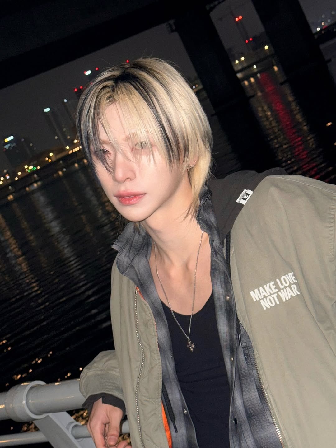 Photo by 앰퍼샌드원 (AMPERS&ONE) on March 28, 2026. May be an image of one or more people, hair, duffle coat, parka, night and text that says 'C MAKELOVE MAKE LOVE NOTWAR WAR NOT'.