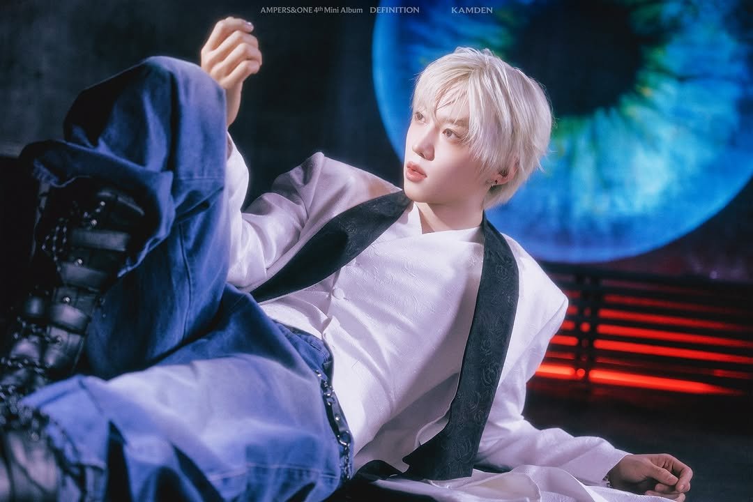 Photo by 앰퍼샌드원 (AMPERS&ONE) on March 29, 2026. May be an image of one or more people, bangs, bolo tie and text that says 'EFINITION KAMDEN e'.