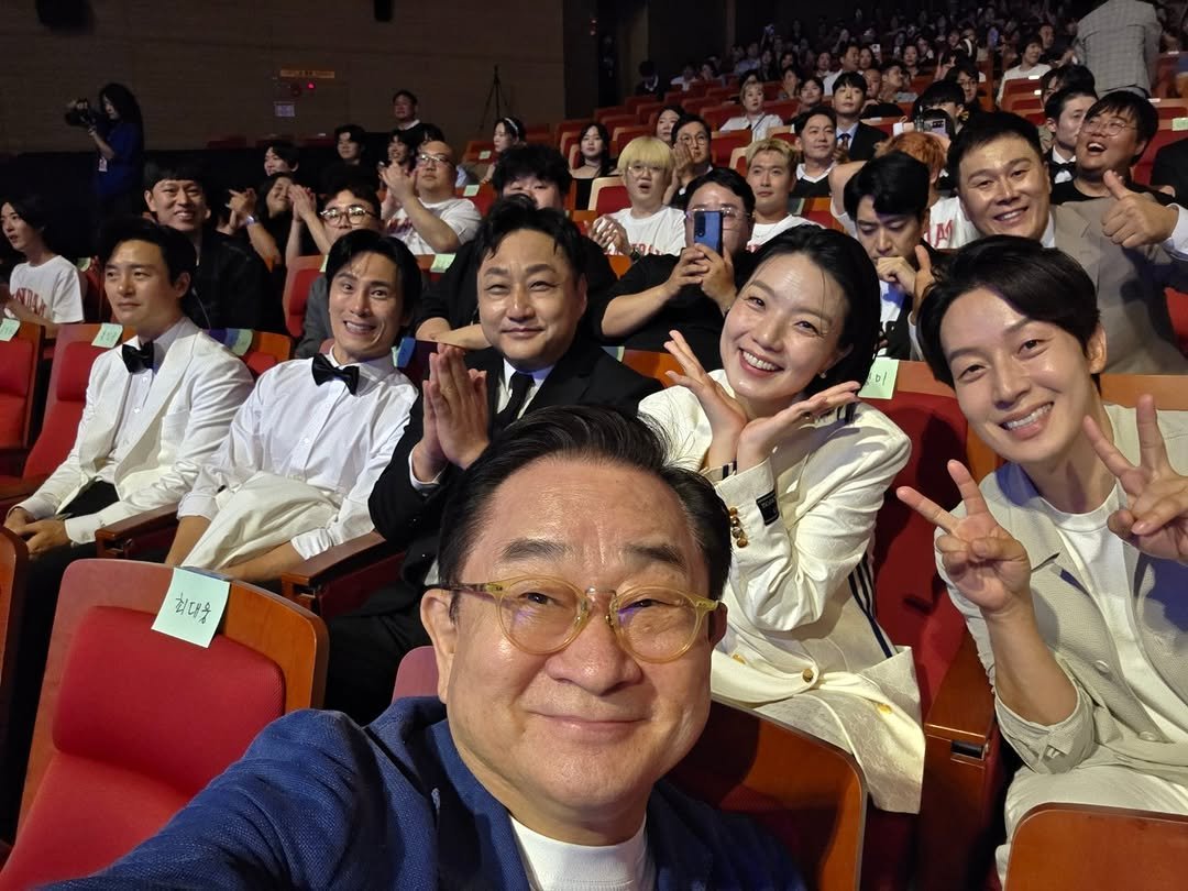 Photo shared by 안영미 on August 30, 2025 tagging @comediansuji, @soo_dragon1, and @kisoo_byun. May be an image of 3 people and text that says '희대욱'.