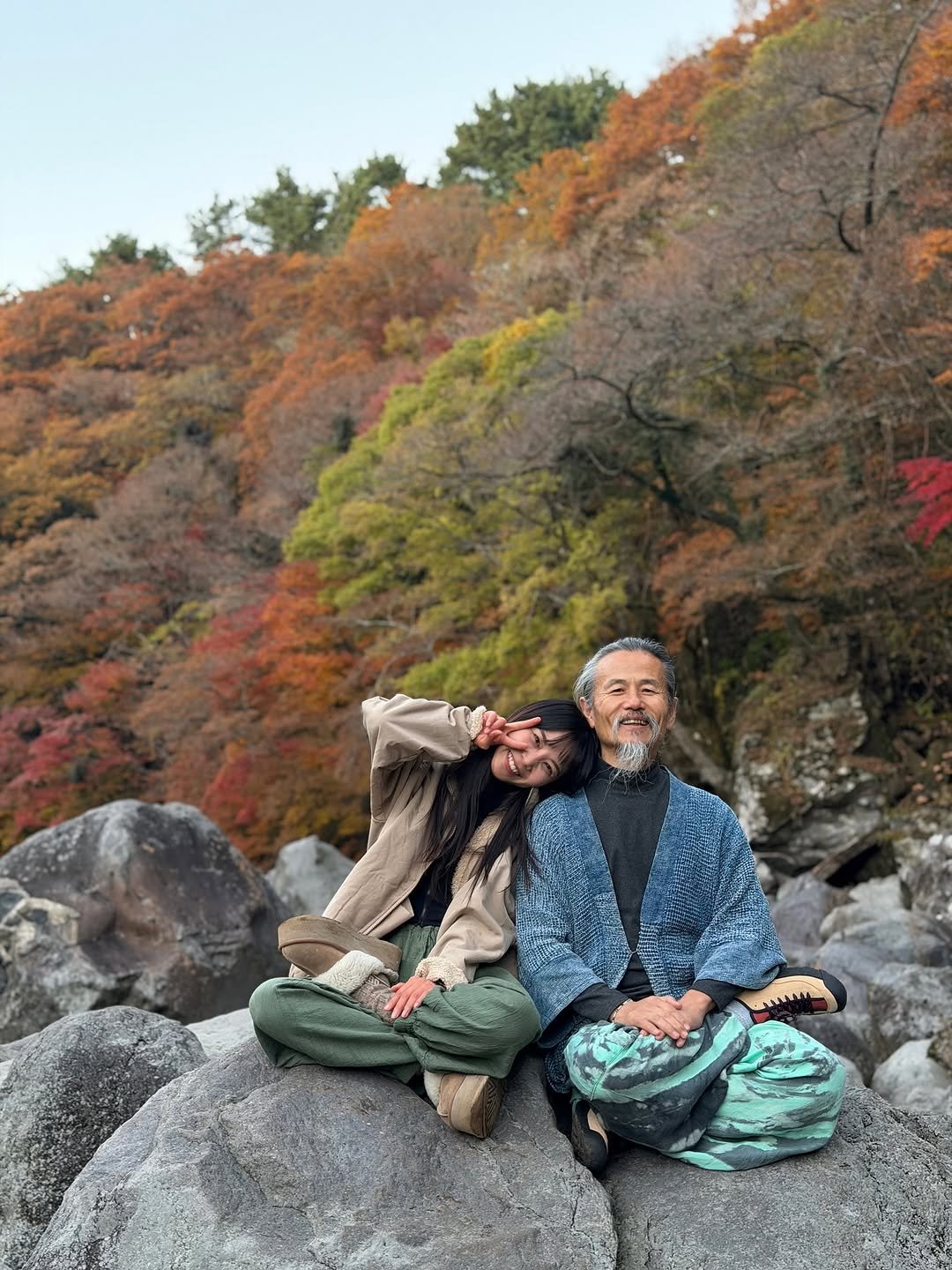 Photo shared by 두르가니바스 요가 | 진해 린필라테스앤요가 on November 15, 2025 tagging @anande_yoga. May be an image of one or more people, outdoors and text.