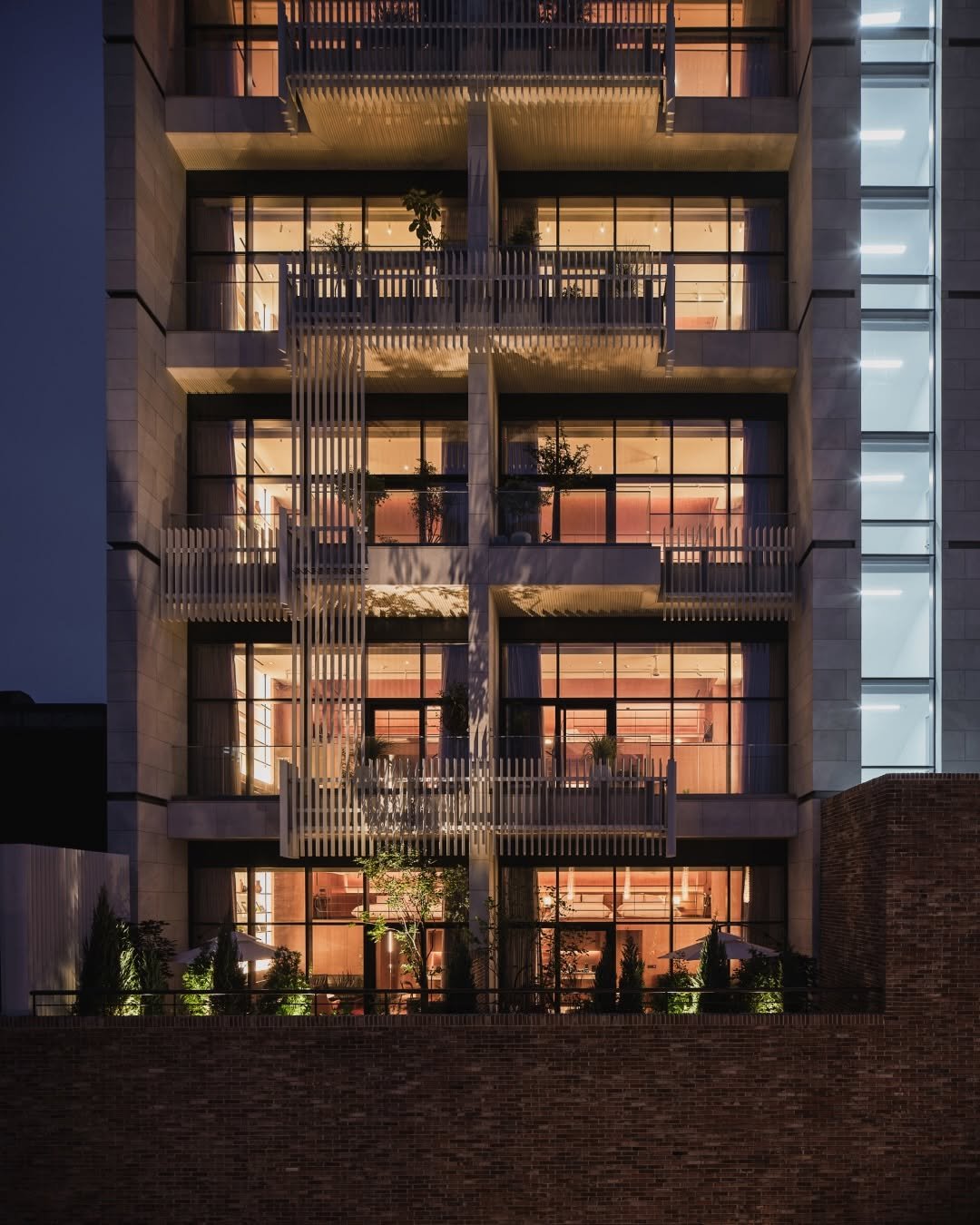 ananti.hotels 게시물 이미지: In the heart of the city at night,
a building...