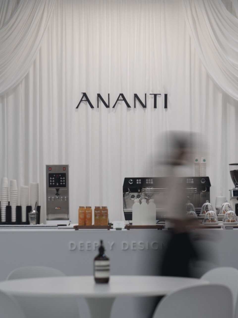 ananti_life 게시물 이미지: 지금 가장 뜨거운 예술적 영감이 모이는 곳, 아트 부산 2026. 전시의 활기...