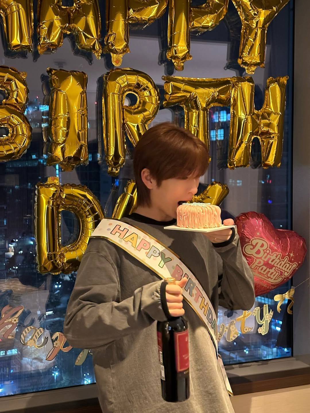 Photo by 안찬혁 on March 04, 2026. May be an image of balloon and text.