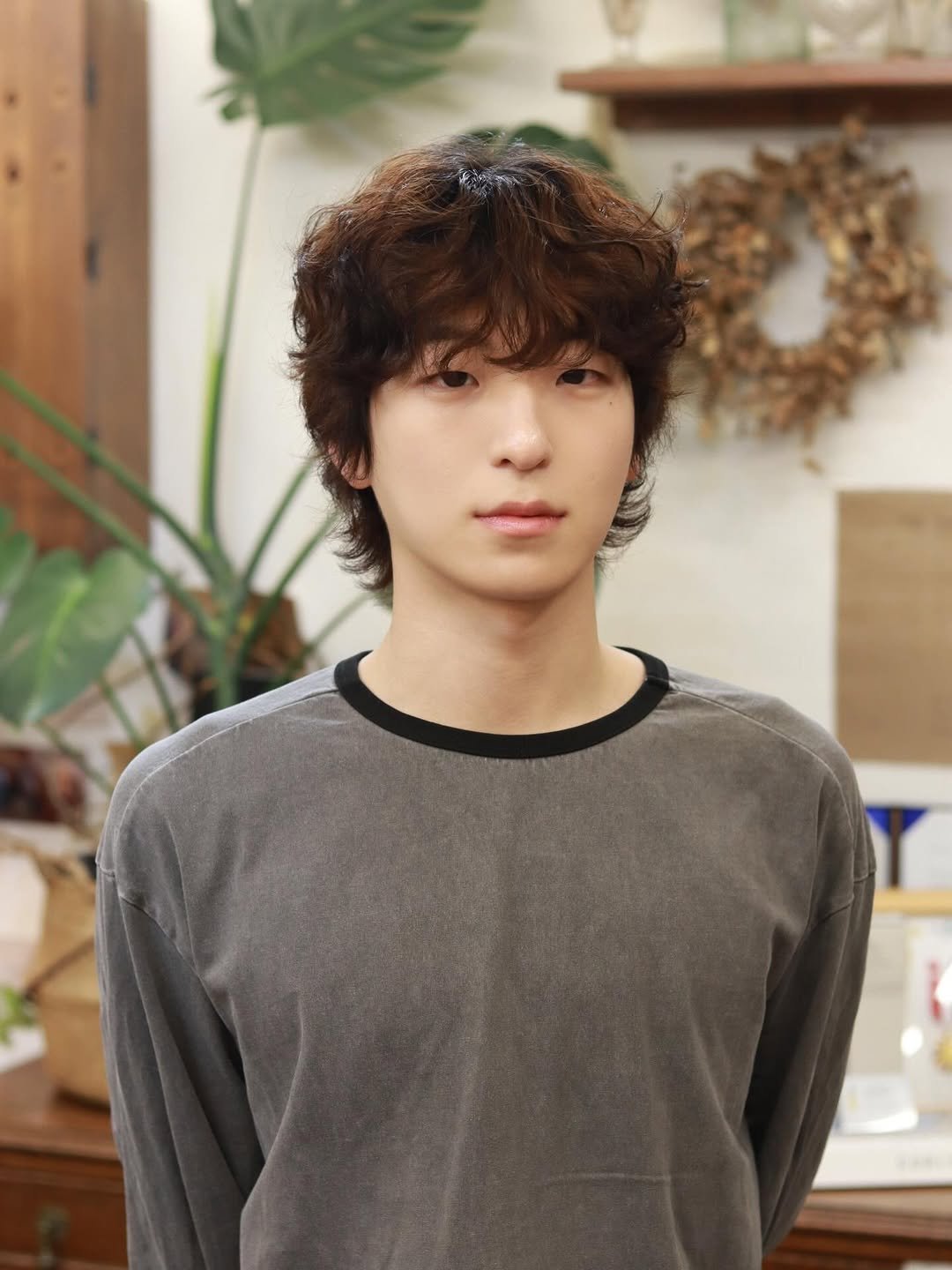 Photo shared by 수아르떼 원철 대표원장 on November 25, 2025 tagging @anchanhyeok, and @suarte_hair.