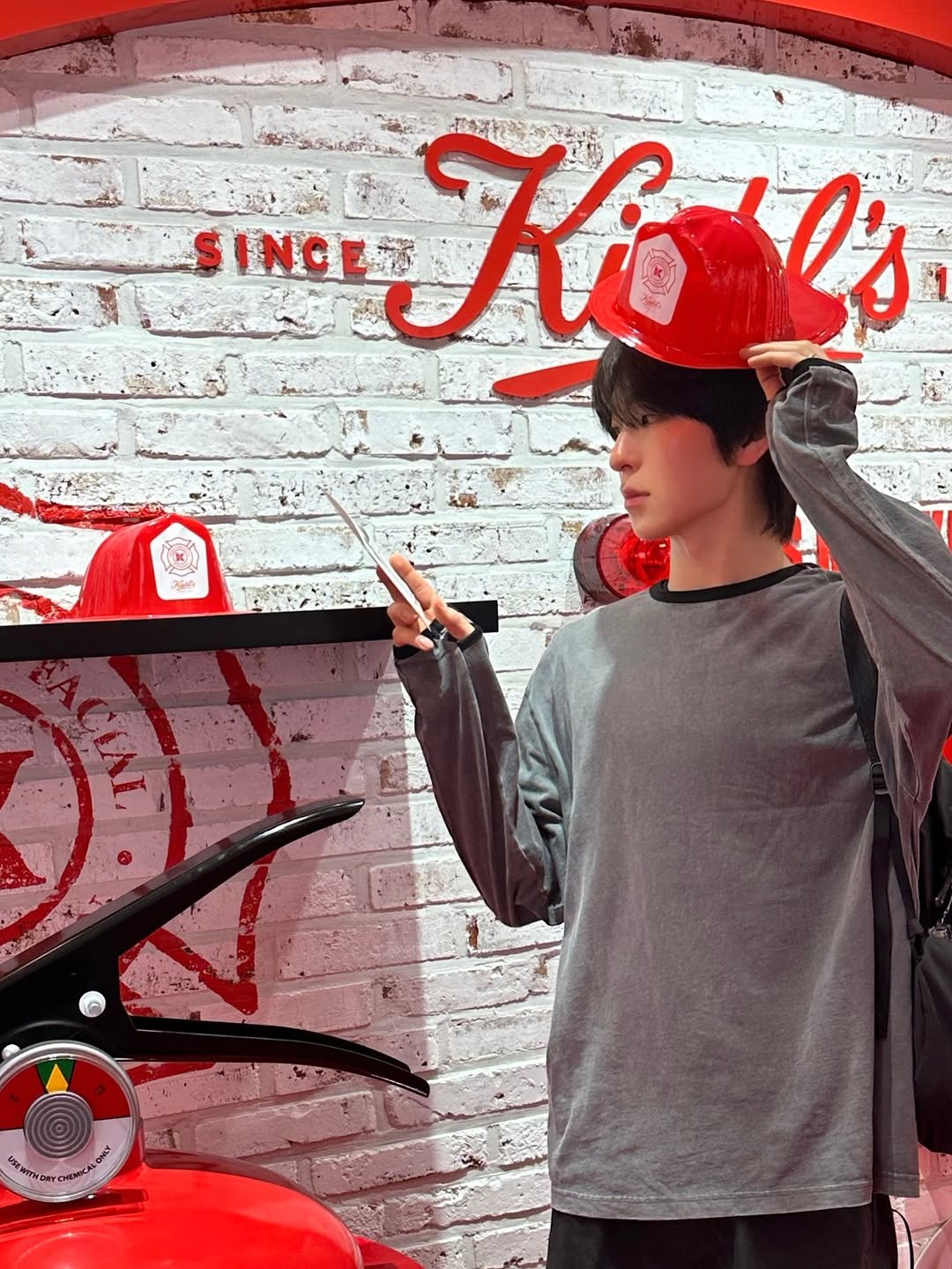 Photo shared by 안찬혁 on April 15, 2026 tagging @kiehlskorea. May be an image of hat, top and text.