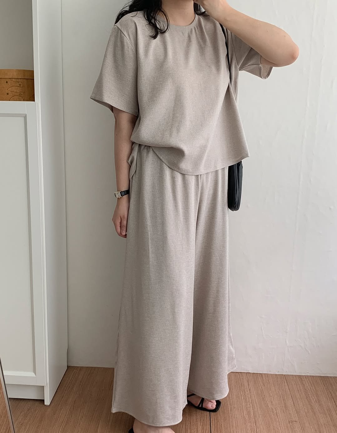 Photo by 엔드데이 | 66-77사이즈 데일리룩 쇼핑몰 on July 23, 2025. May be an image of 1 person, sleepwear, jumpsuit and text.